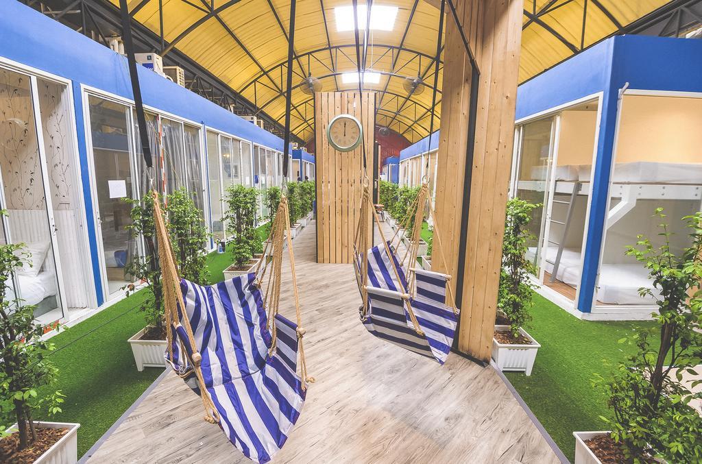Glur Watergate Hostel *