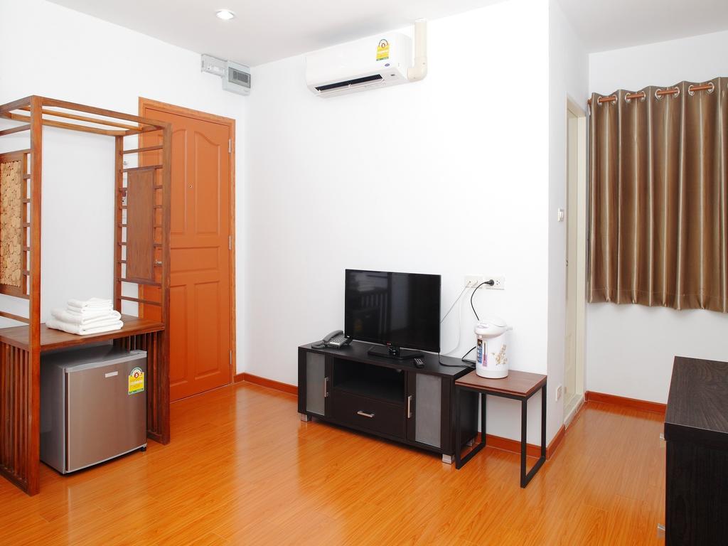 Hostel Double Dd House At Mrt Sutthisarn Bangkok
