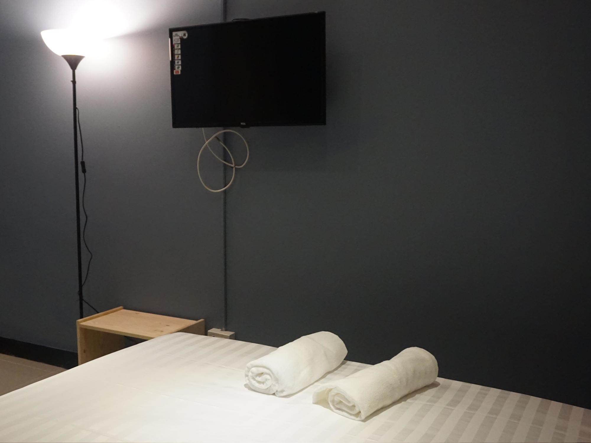 Guest house The Little Pig Sukhumvit 2*