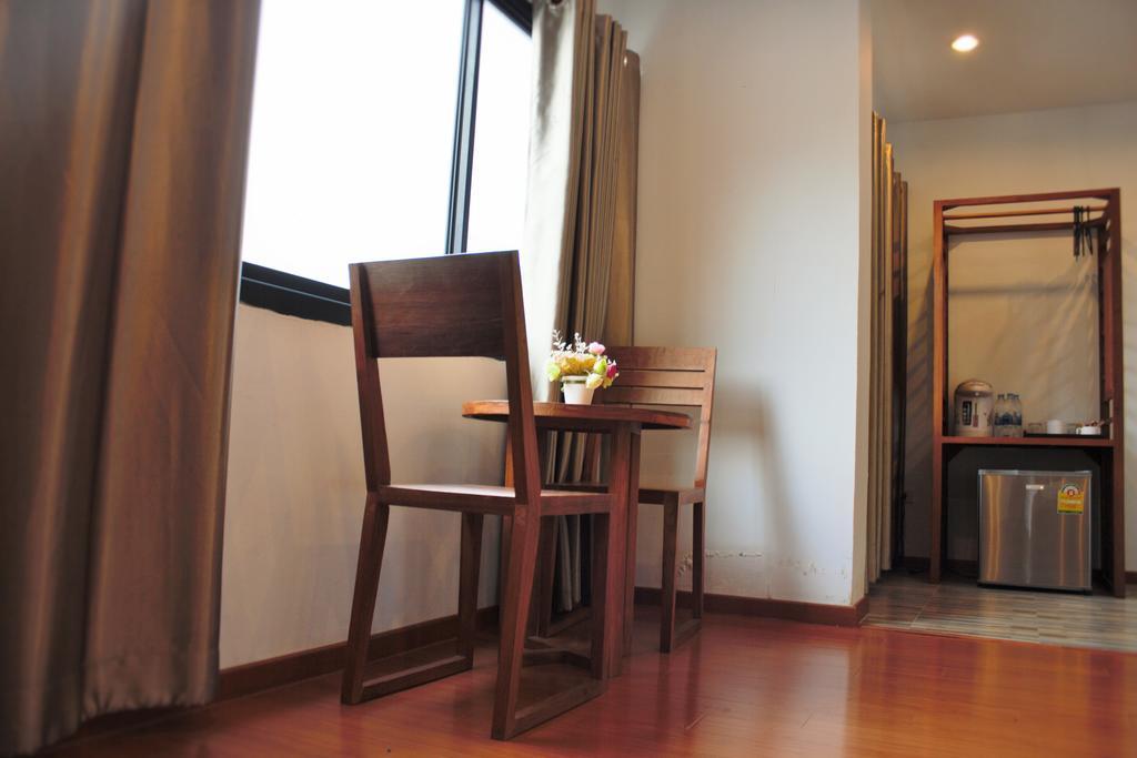 Hostel Double Dd House At Mrt Sutthisarn Bangkok