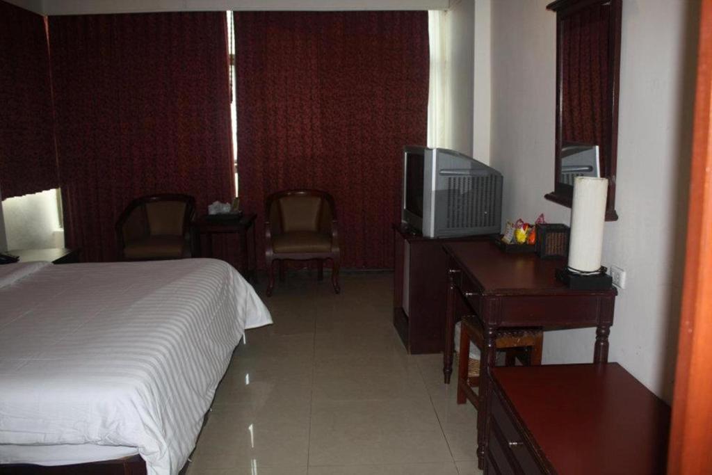 Top Sukhumvit Hotel *