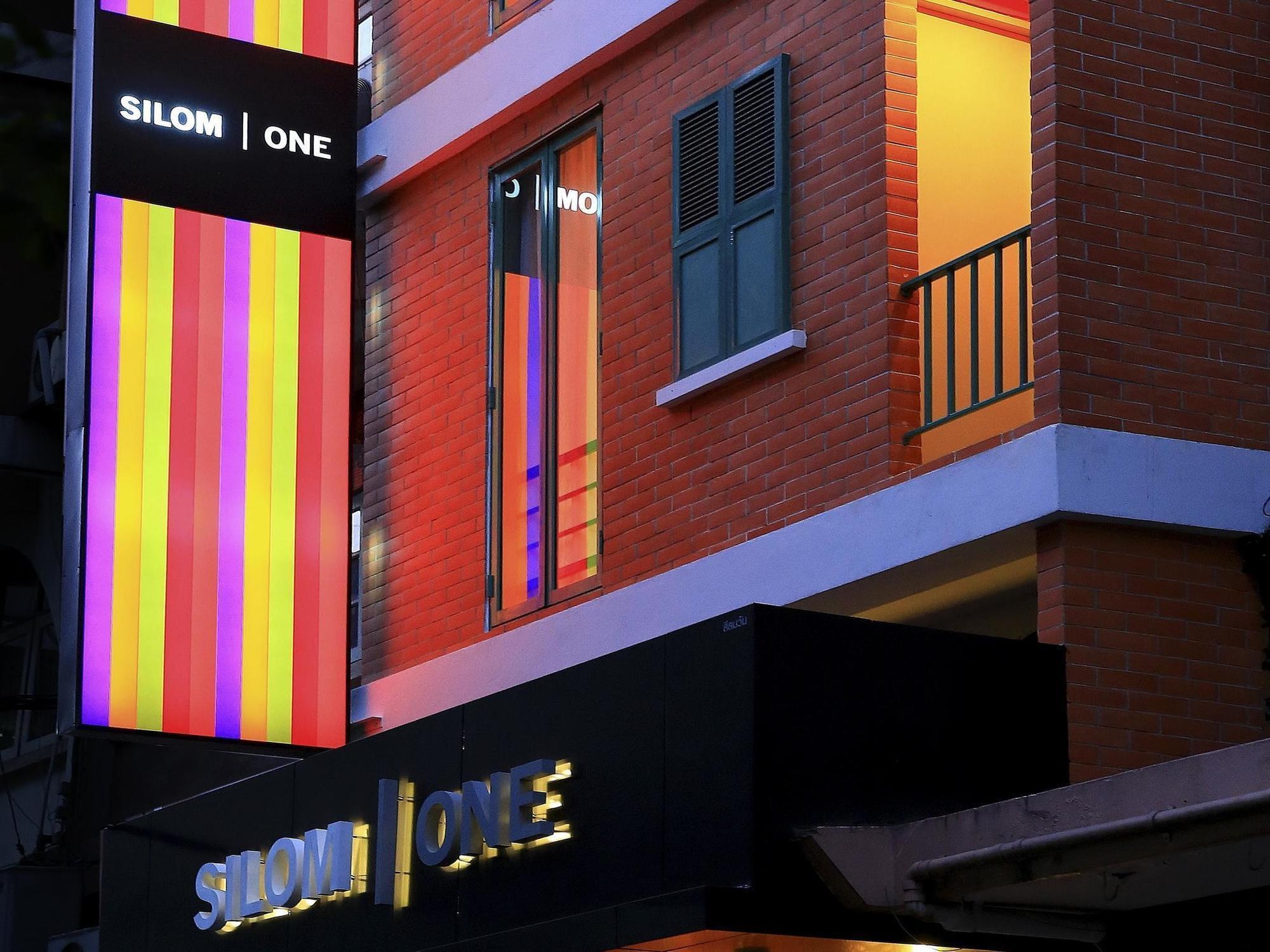Silom One 3*
