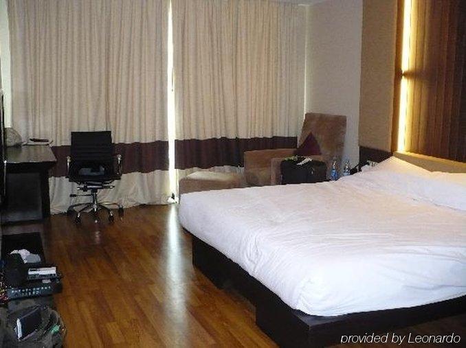 Merisess Sukhumvit 16 Hotel 3*