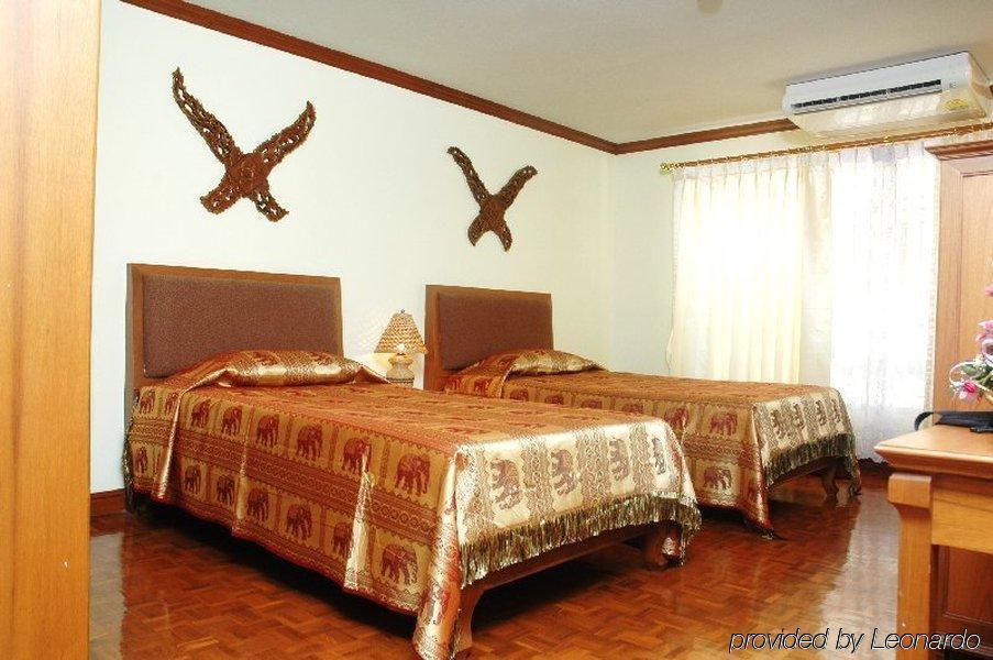 Royal Ivory Sukhumvit Nana Hotel 3*