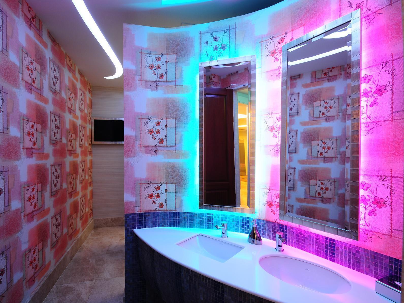 One One Hotel 3*