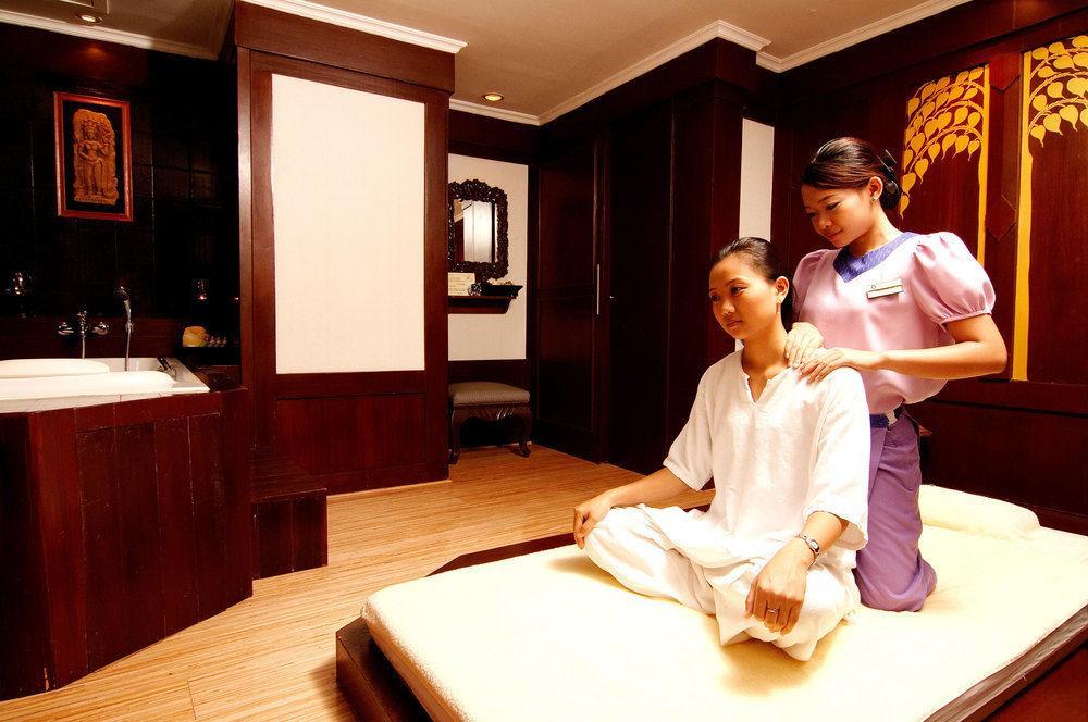 Executive Club At Windsor Hotel