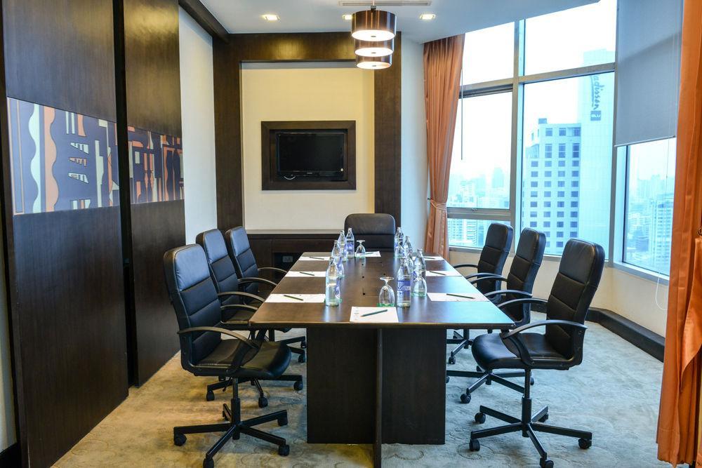 Executive Club At Windsor Hotel
