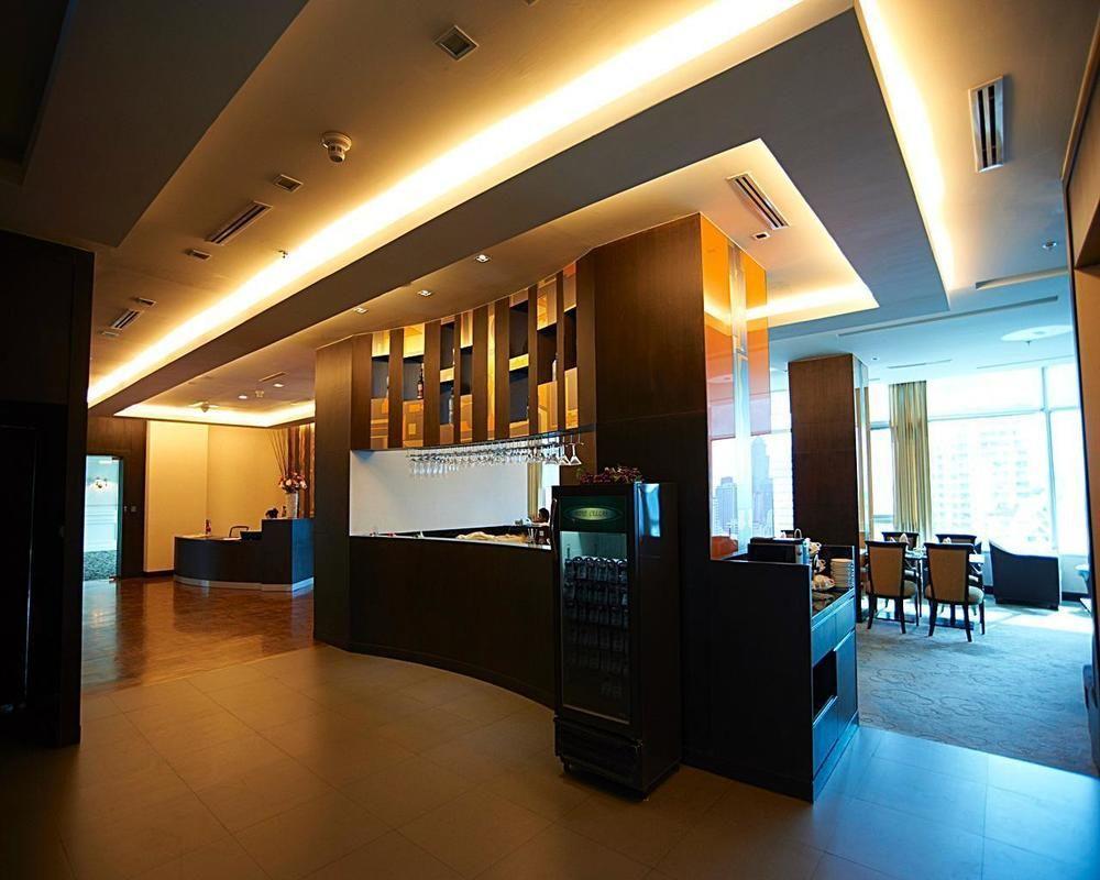 Executive Club At Windsor Hotel