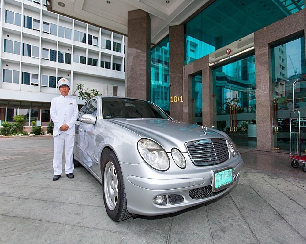 Executive Club At Windsor Hotel