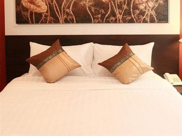 Mirth Sathorn Hotel 3*