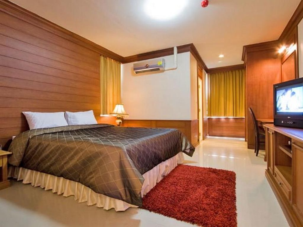 Convenient Park Hotel