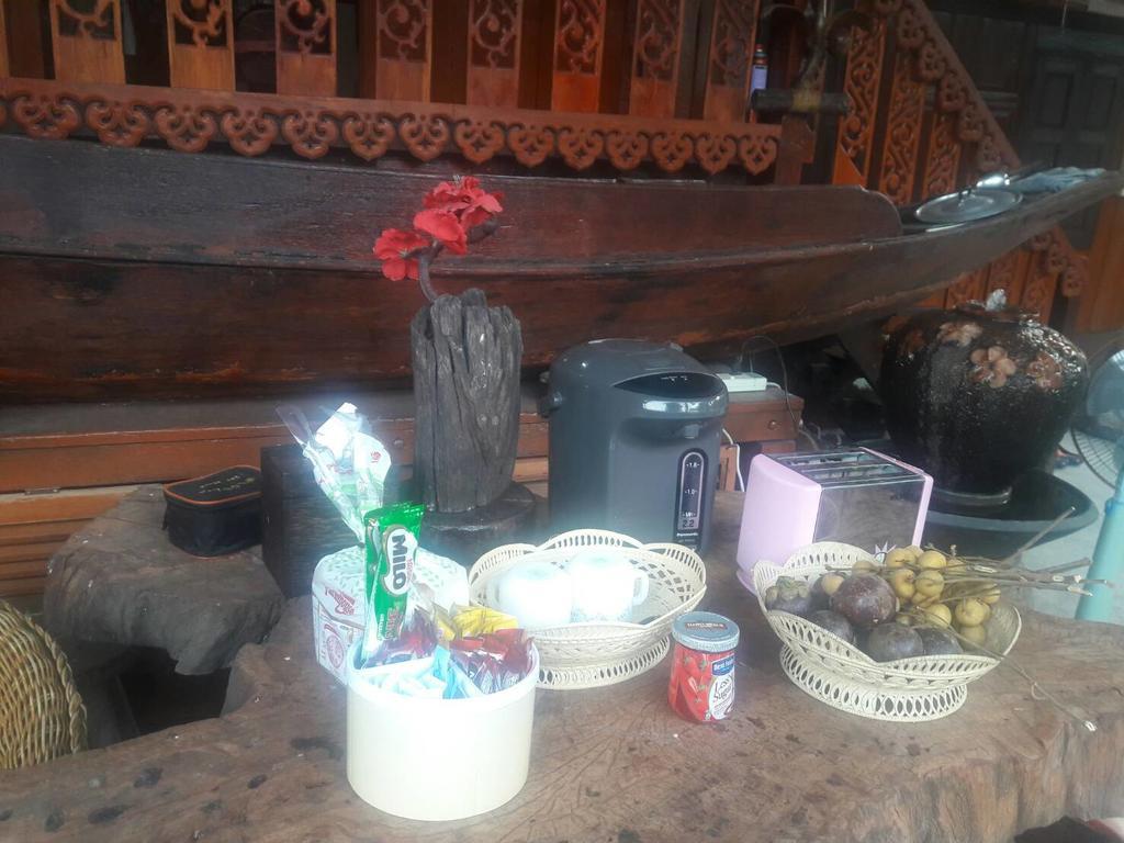 Homestay Fahsai Antique Homestay Near Brt *