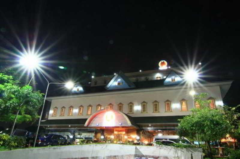 13 Coins Airport Ngam Wong Wan - Domestic