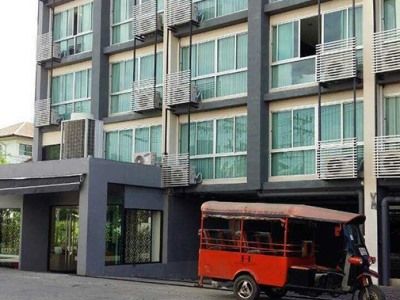 Solace At Srinakarin Hotel Bangkok