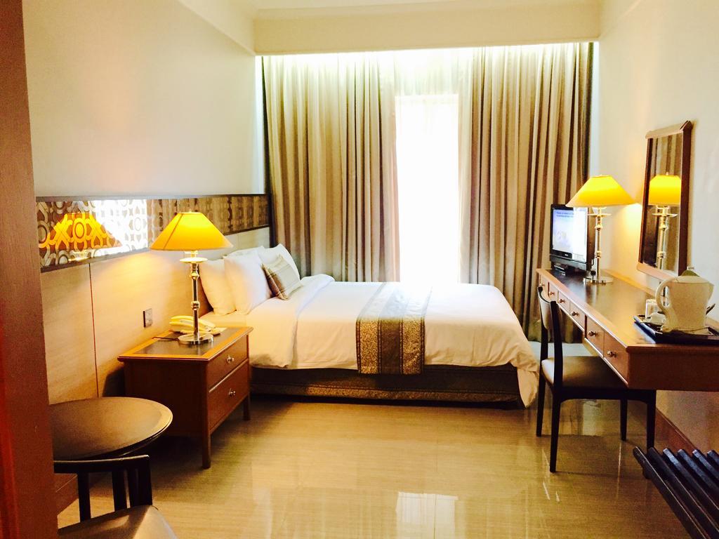 Indra Regent Hotel 4*