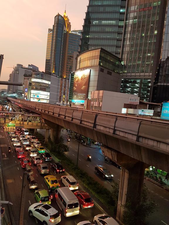 Hostel Liveitup Asok By D Varee