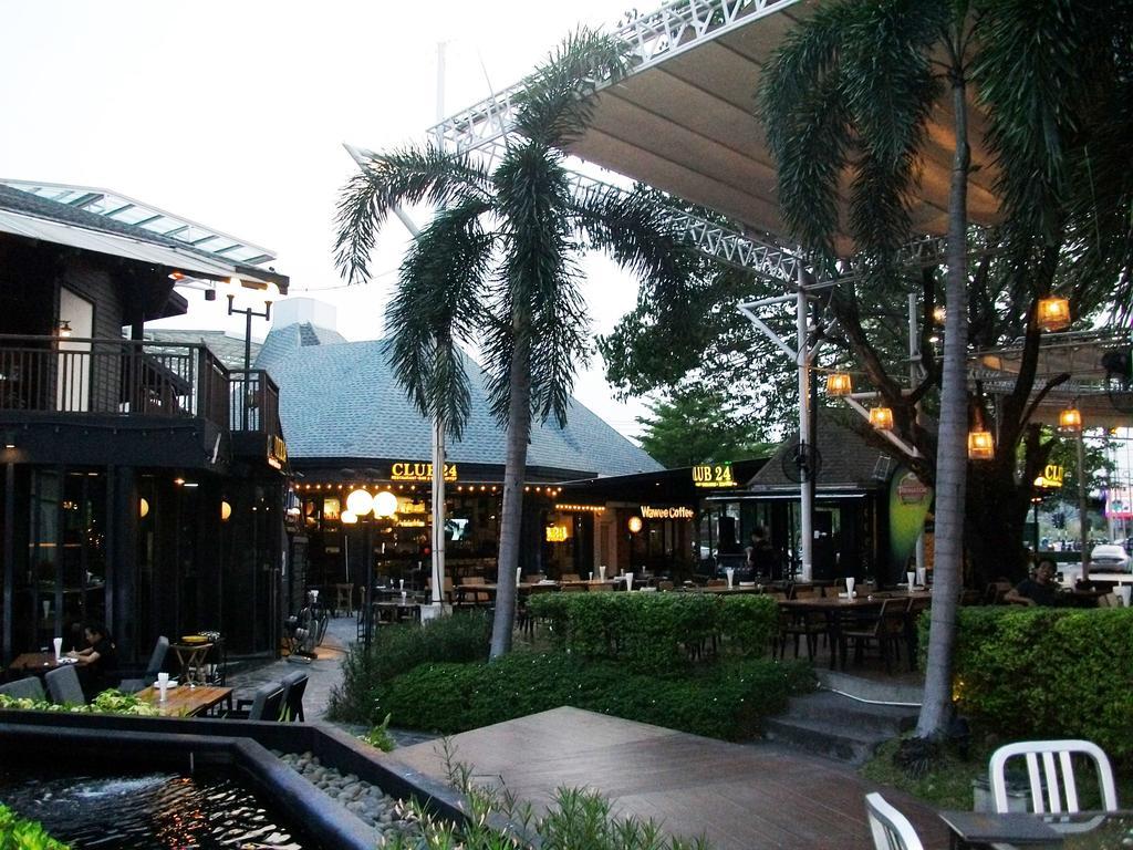 A Joy House - Kaset Nawamin City Bangkok