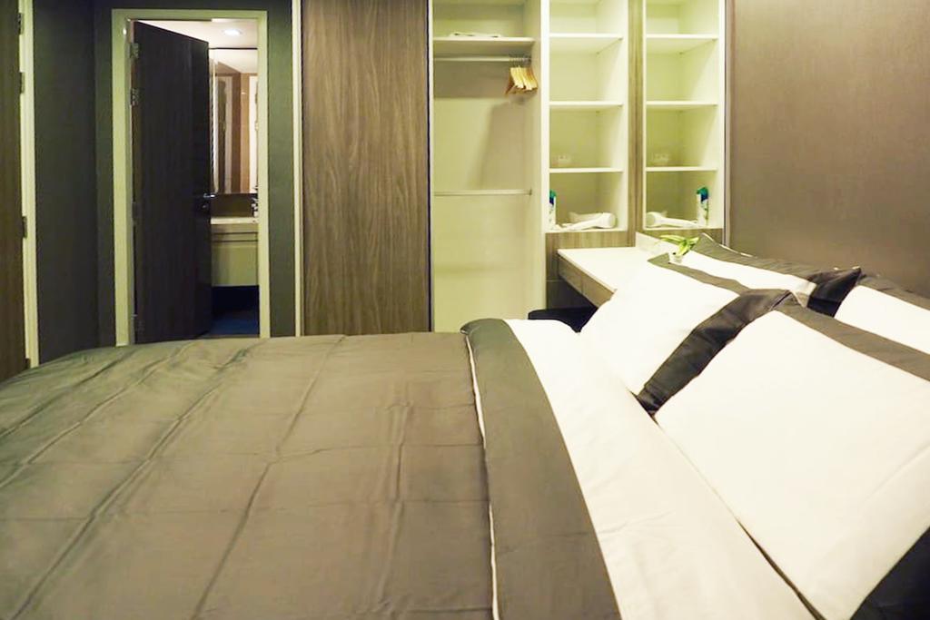 Hotel Dazzle Sukhumvit 7 4*