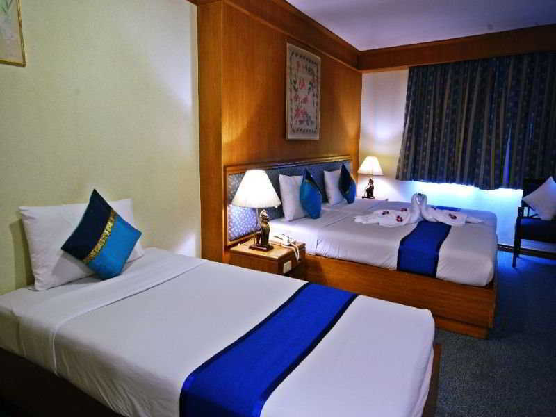 Silom Avenue 3*
