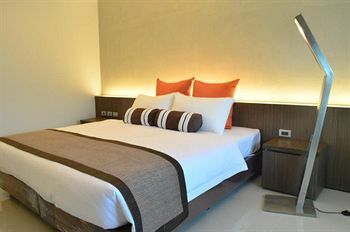 Nine Forty One Hotel