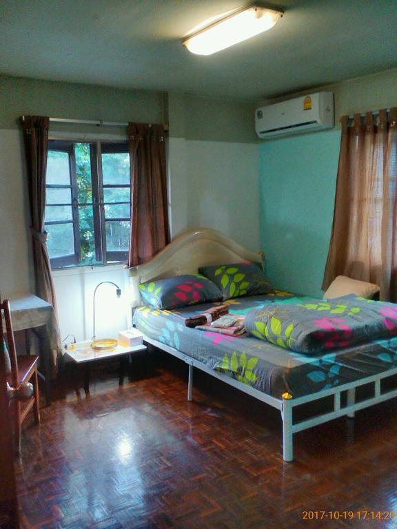 Rumah tetamu Young And Beautiful Bangkok