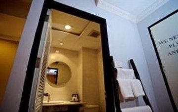 House Hotel