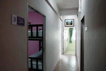 Sleep Dee Hostel