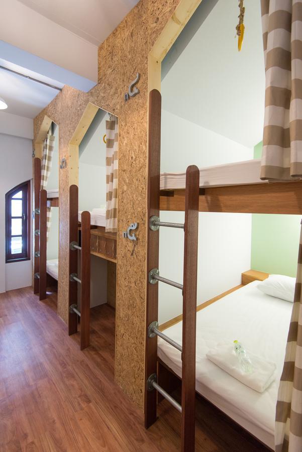 Barn & Bed Asrama *