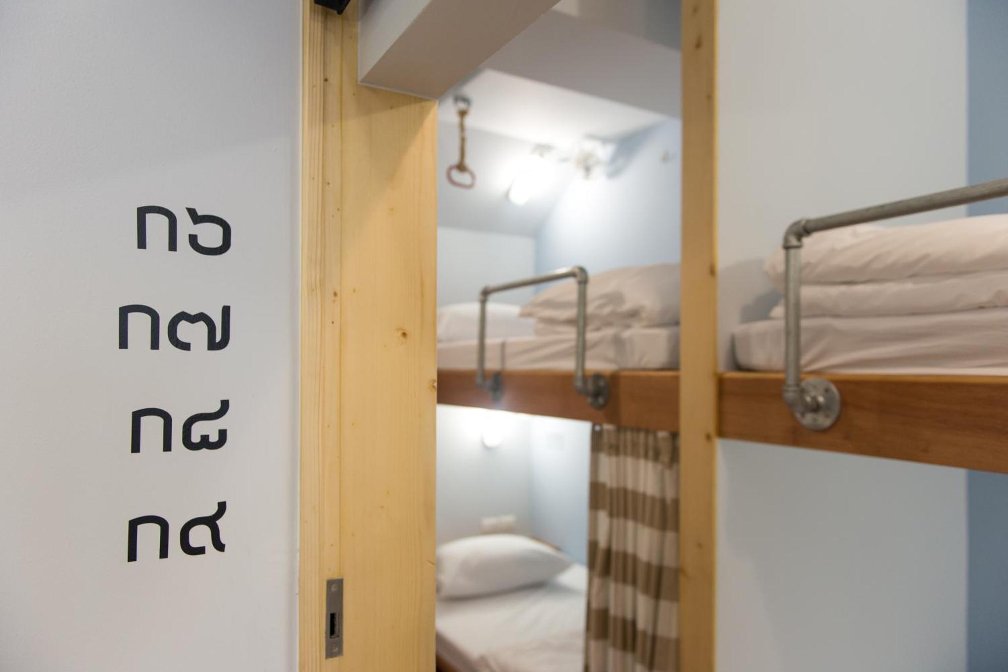 Barn & Bed Asrama *
