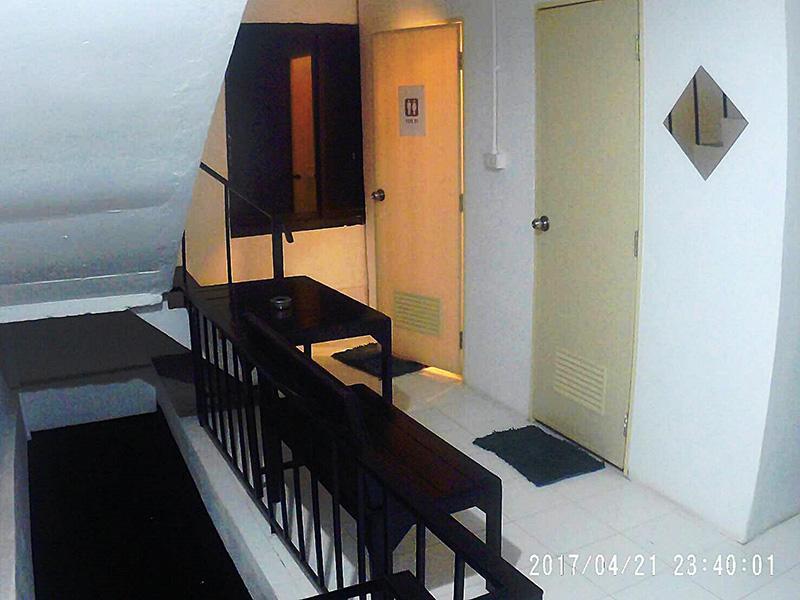 Cafe And Bar Secret Base Bangkok