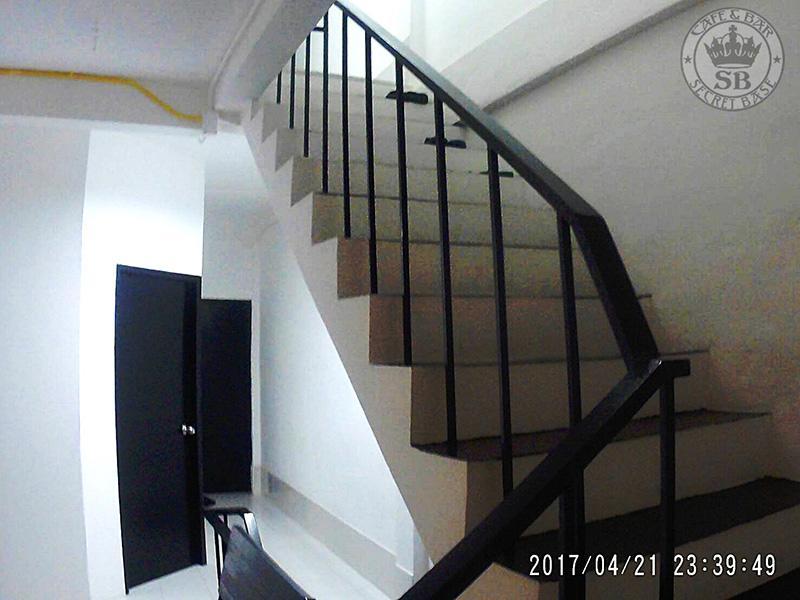 Cafe And Bar Secret Base Hostel Bangkok