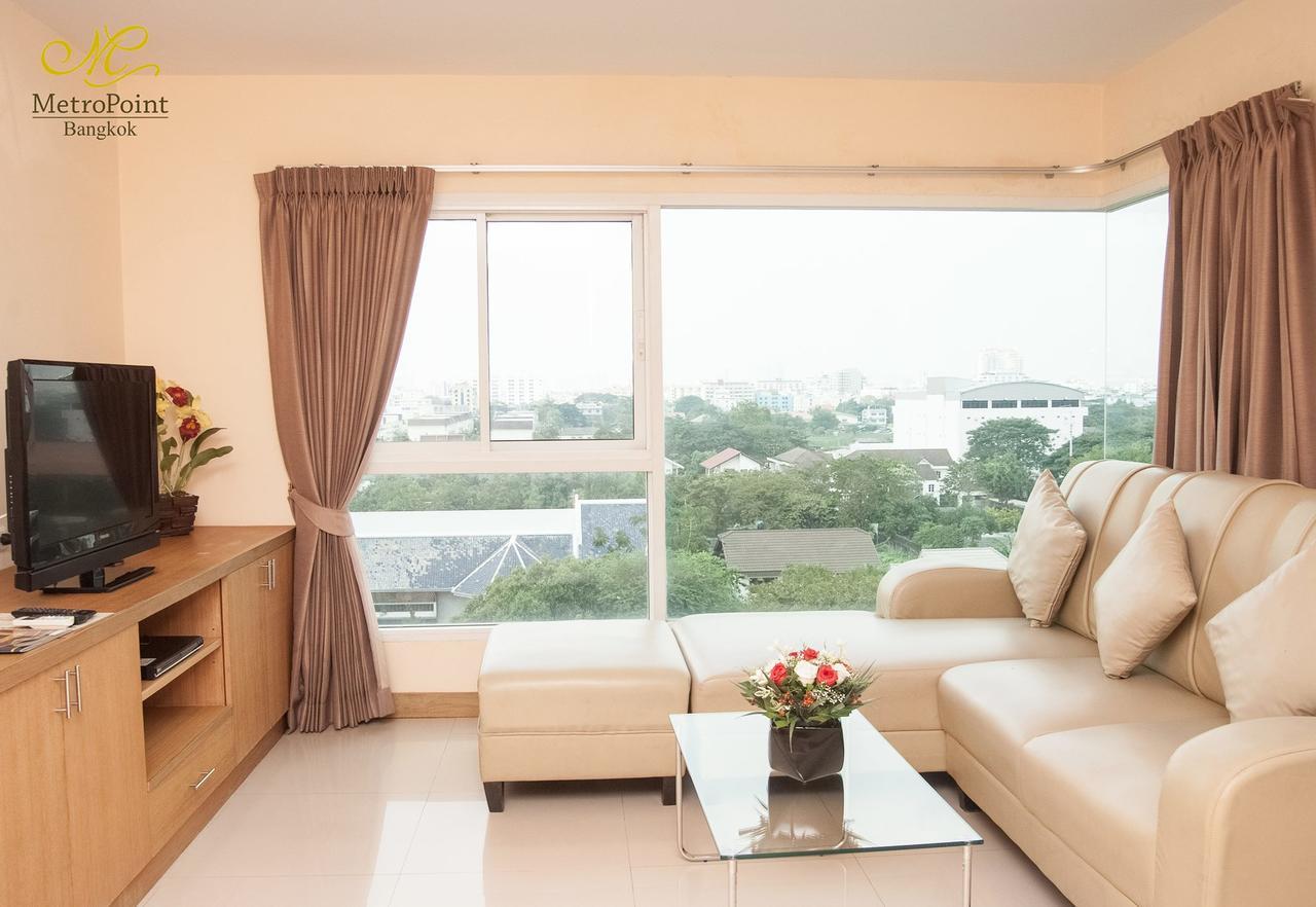 Metro Point Hotel 4*