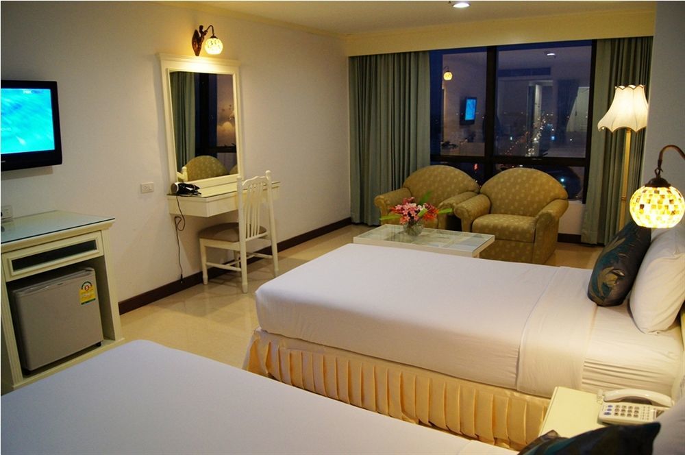 Bay Srinakarin Hotel 4*