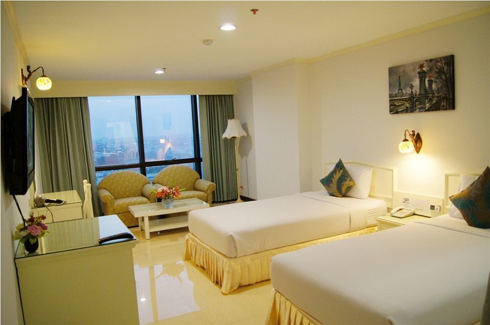 Bay Srinakarin Hotel