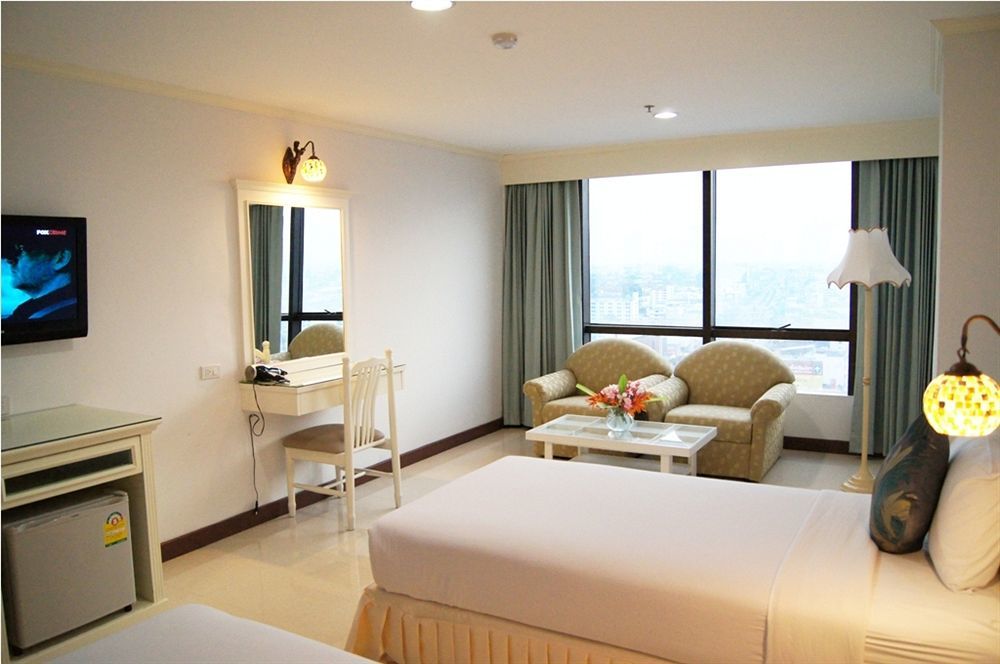 Bay Srinakarin Hotel 4*