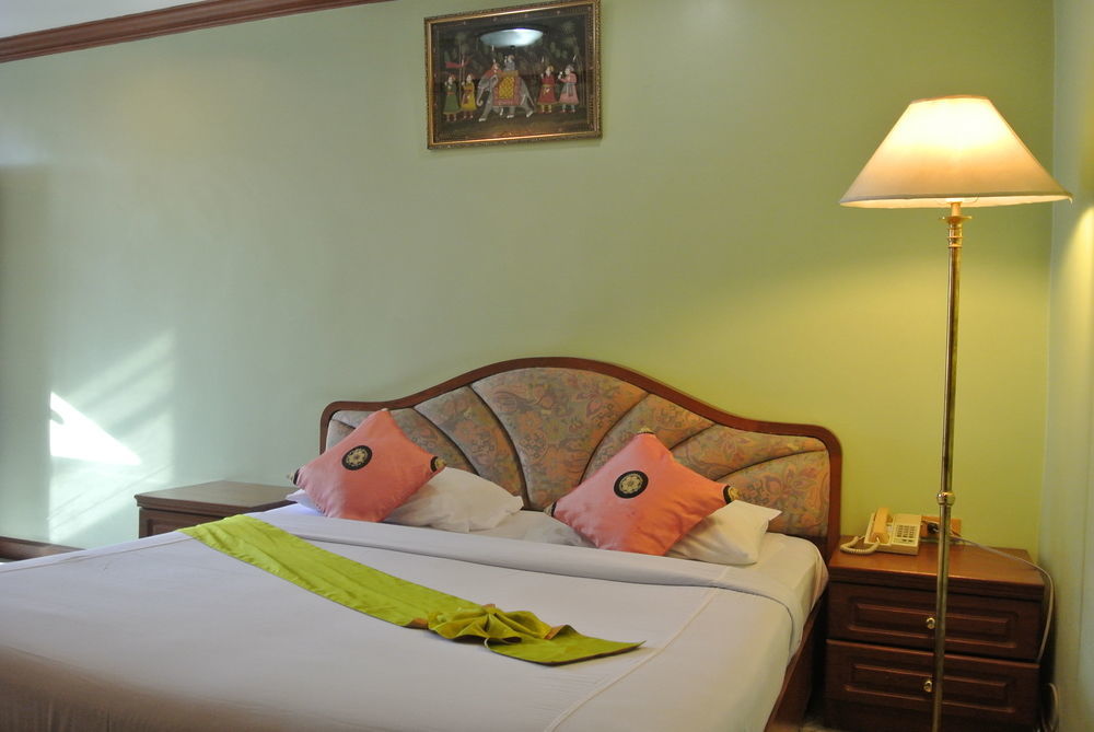 At Paradise 3* Bangkok