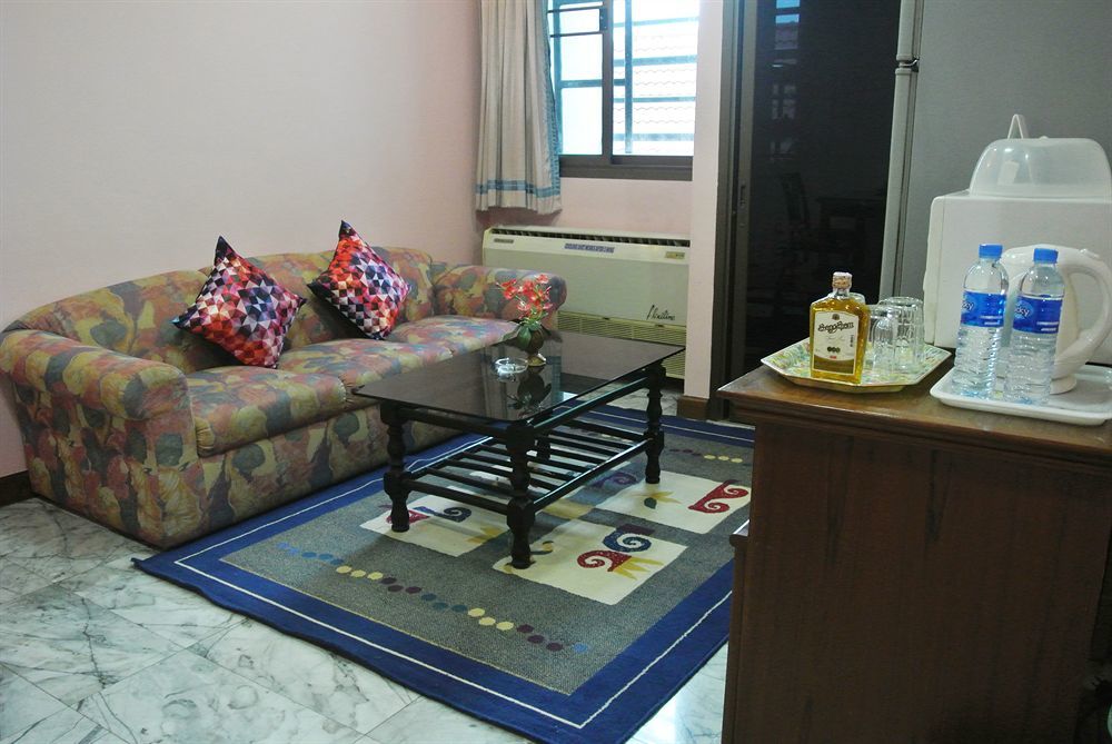 At Paradise Hotel 3*
