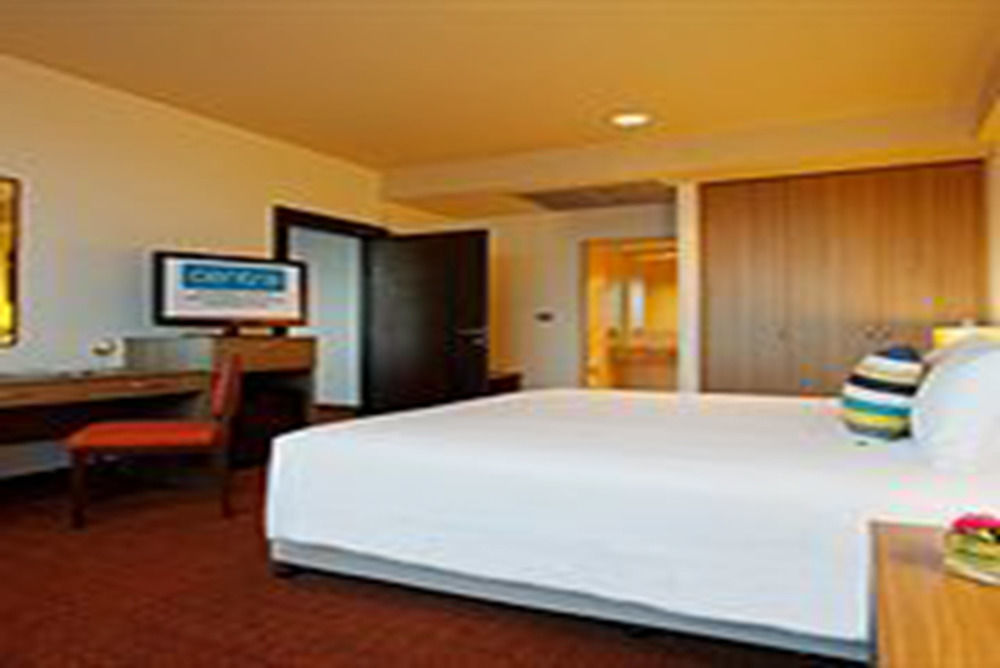 Centara Life Government Complex & Convention Centre Chaeng Watthana Hotel Bangkok