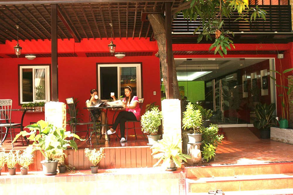 Oasis Hotel 3*