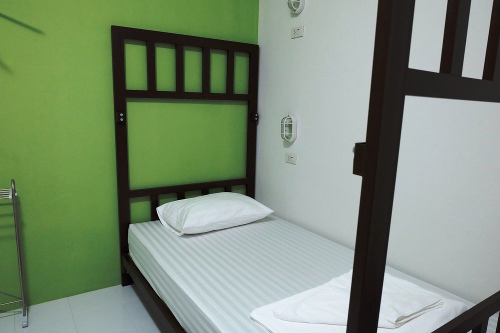 Sleep Dee Hostel