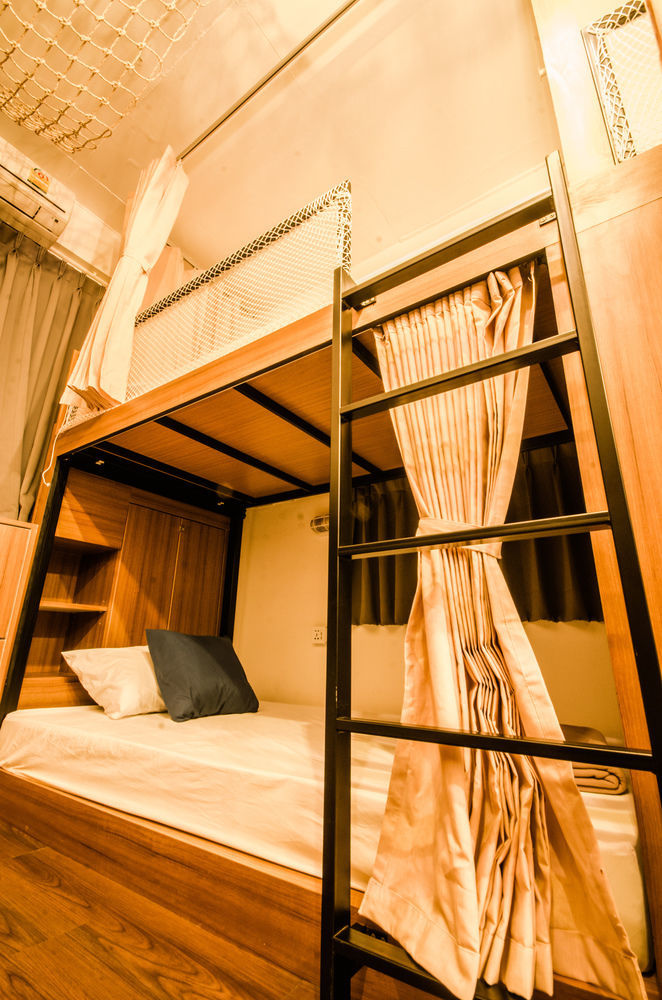 Pier 49 Hostel *
