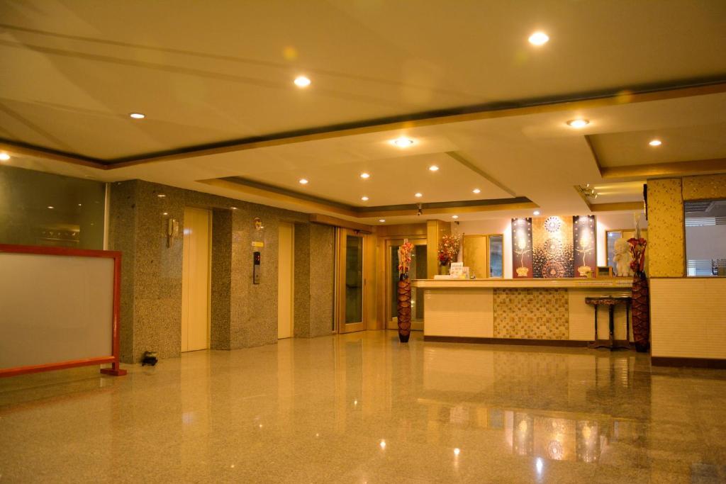 Pohseen Grand Palace 4*