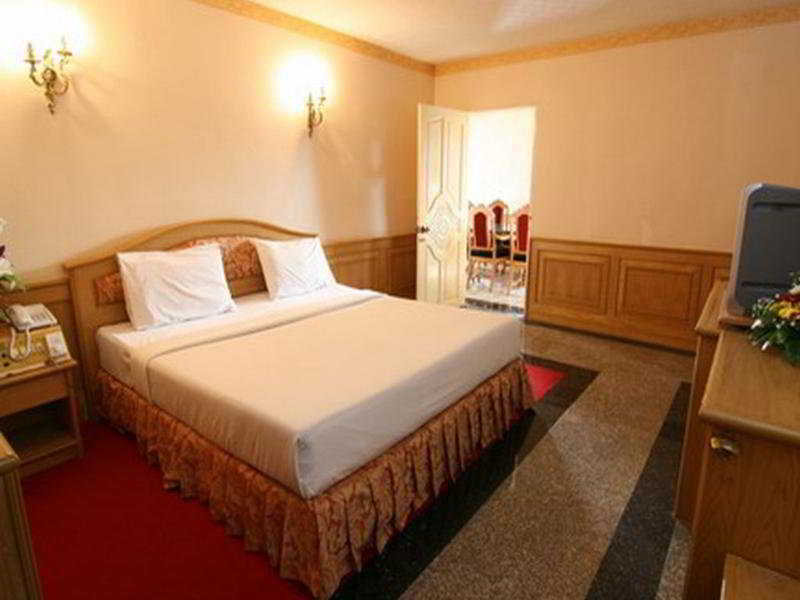 13 Coins Airport Ngam Wong Wan - Domestic Hotel 3*