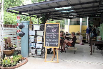 Laksameenarai Guesthouse - Hostel/Backpacker Accommodation Hotel