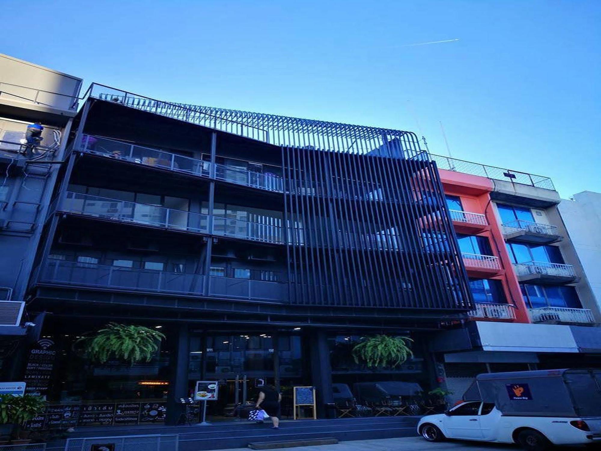 Sook Station Hostel *