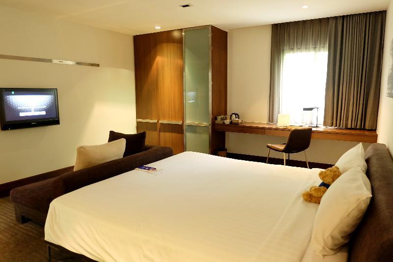 S33 Compact Sukhumvit Hotel 3*