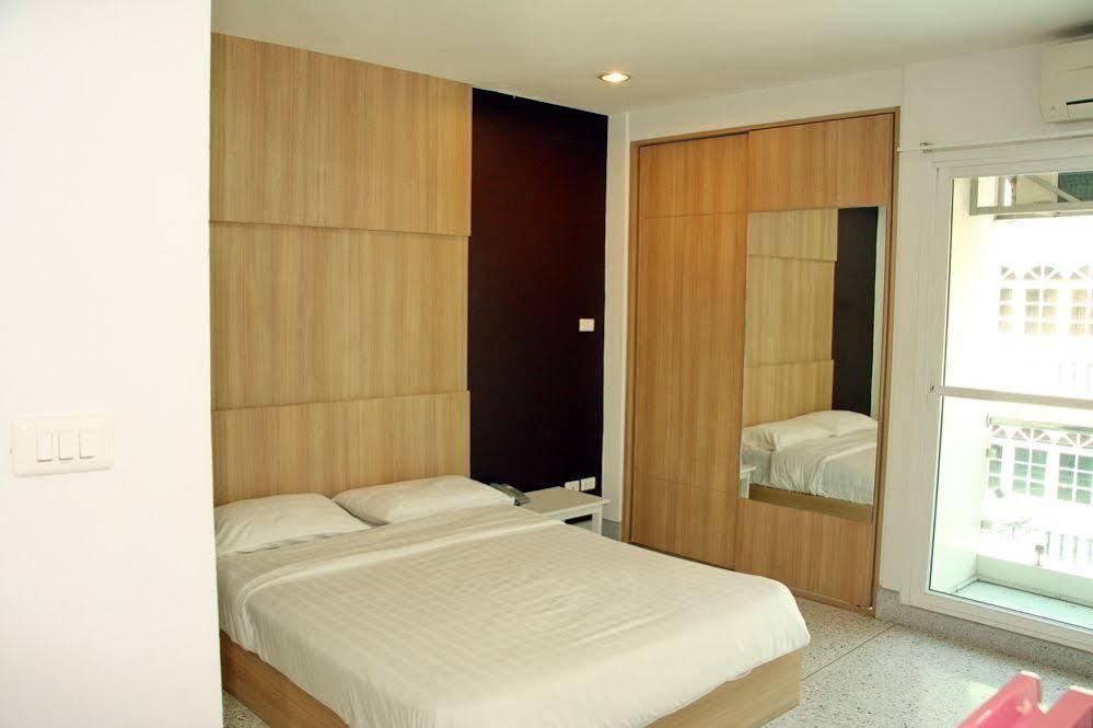 The Fifth 2* Bangkok