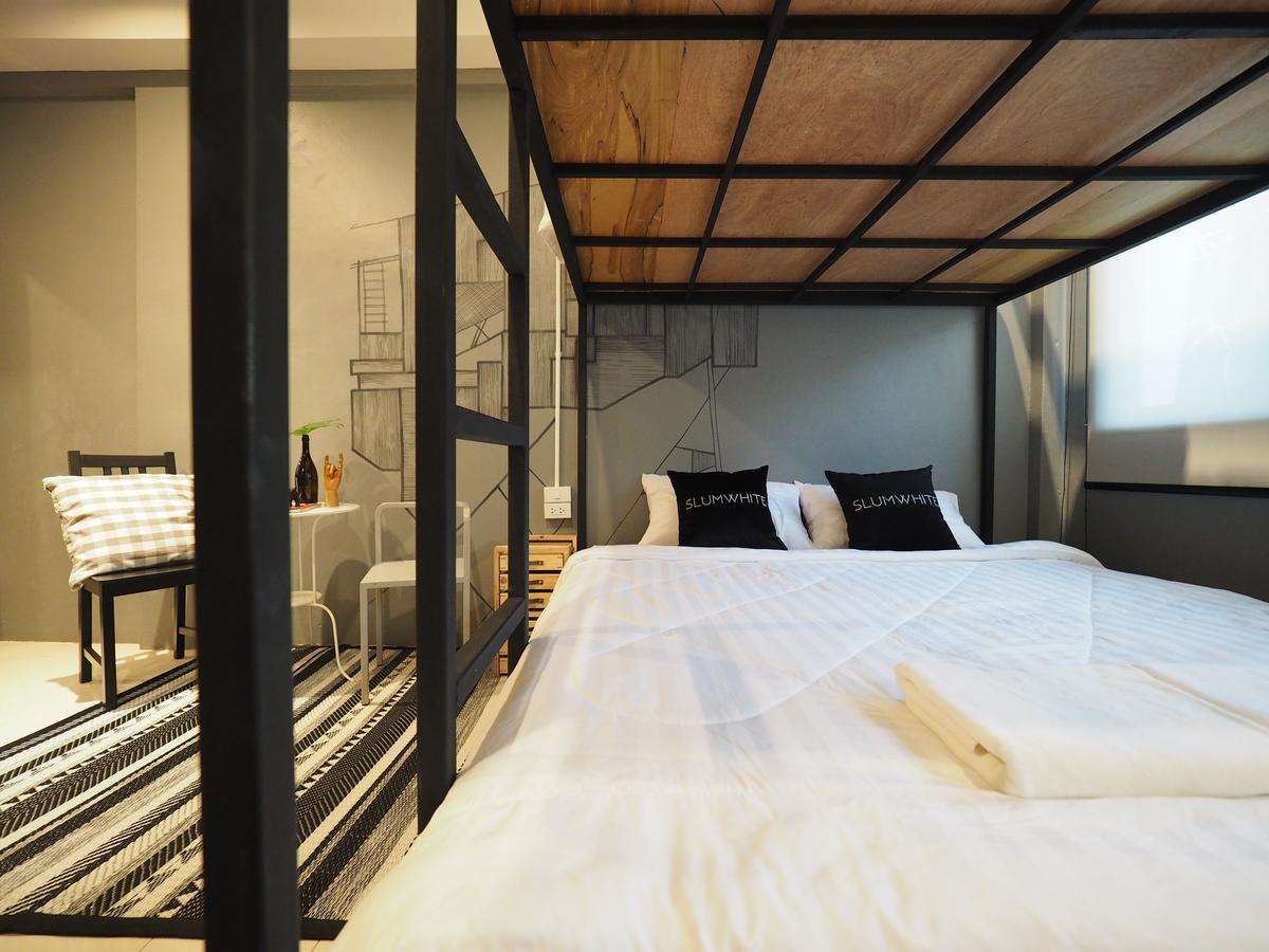 Hostel Slumwhite *