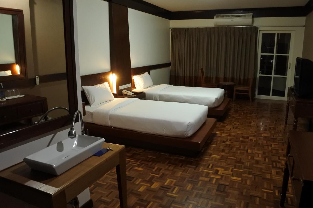 The Executive House 3*
