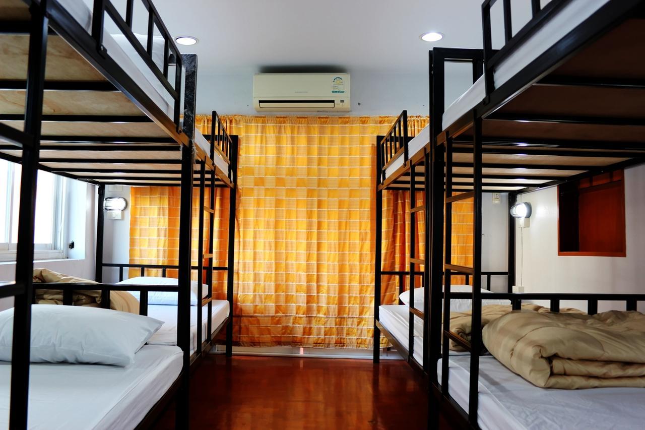 Base (adults Only) Asrama Bangkok